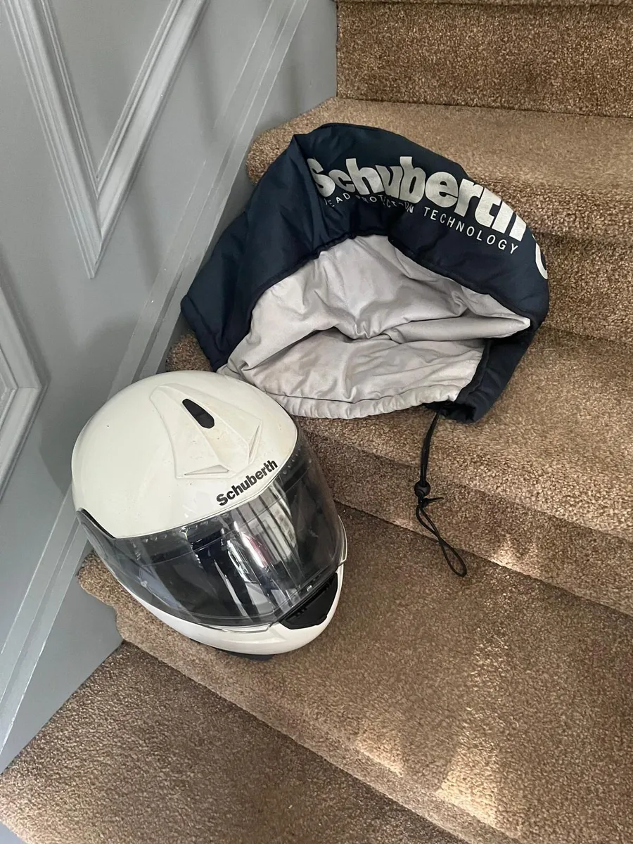 Motorcycle helmet - Image 2