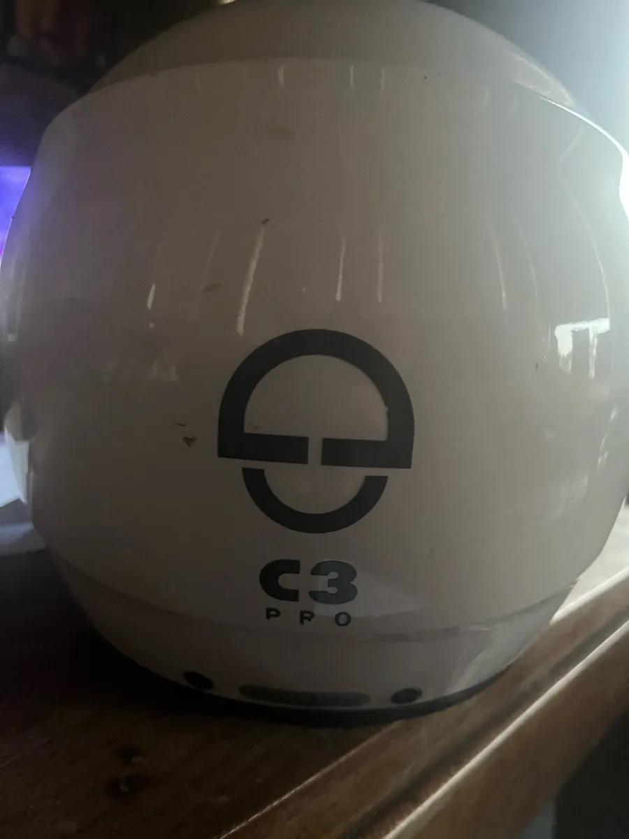 Motorcycle helmet - Image 4