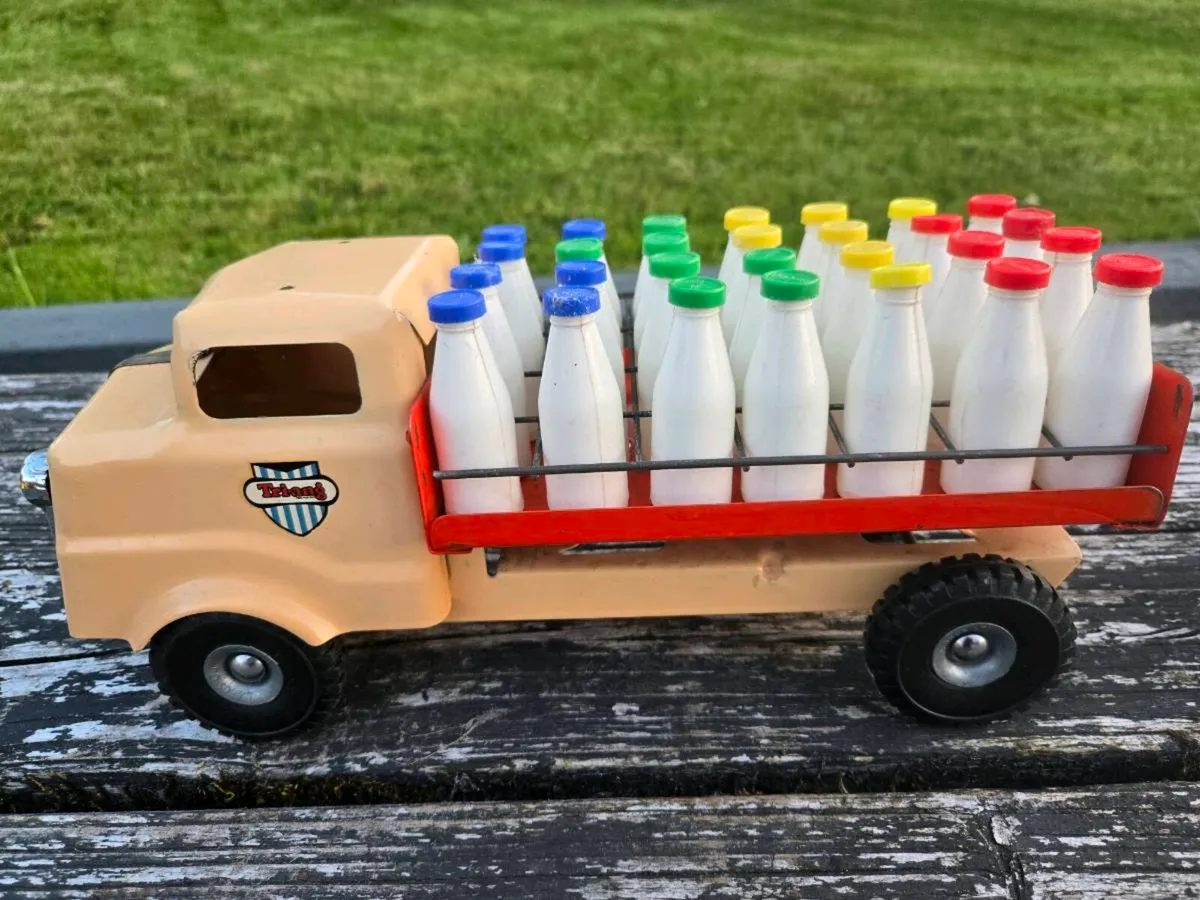 Near Mint Triang Milk Truck - Original Box - Image 3