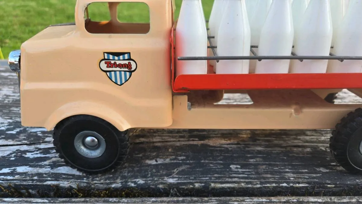 Near Mint Triang Milk Truck - Original Box - Image 4