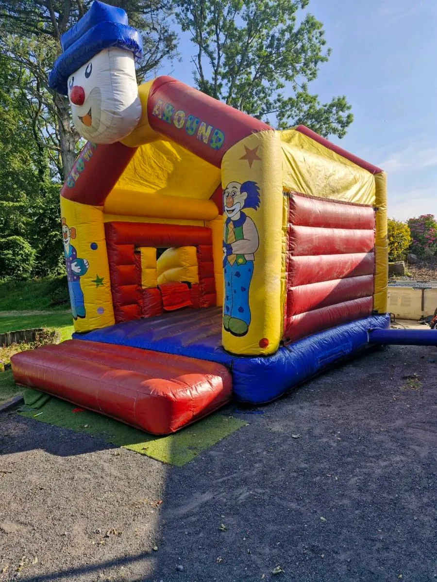 Bouncy castle - Image 2