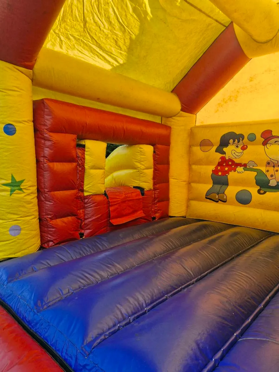 Bouncy castle - Image 3