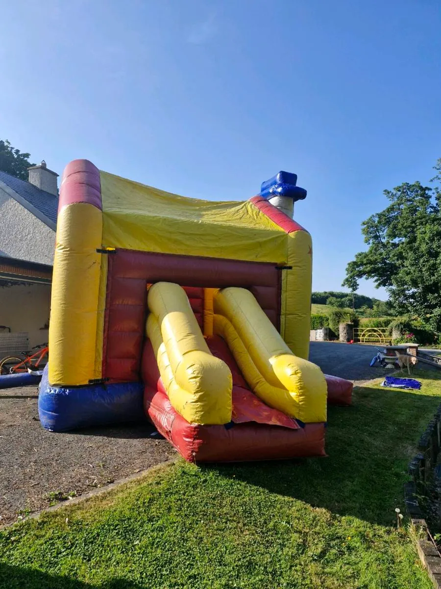 Bouncy castle - Image 4