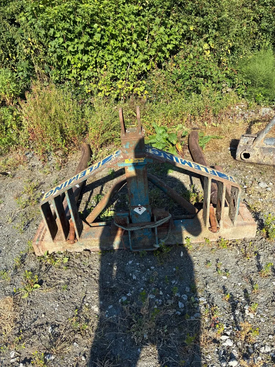 Bale lifter - Image 1