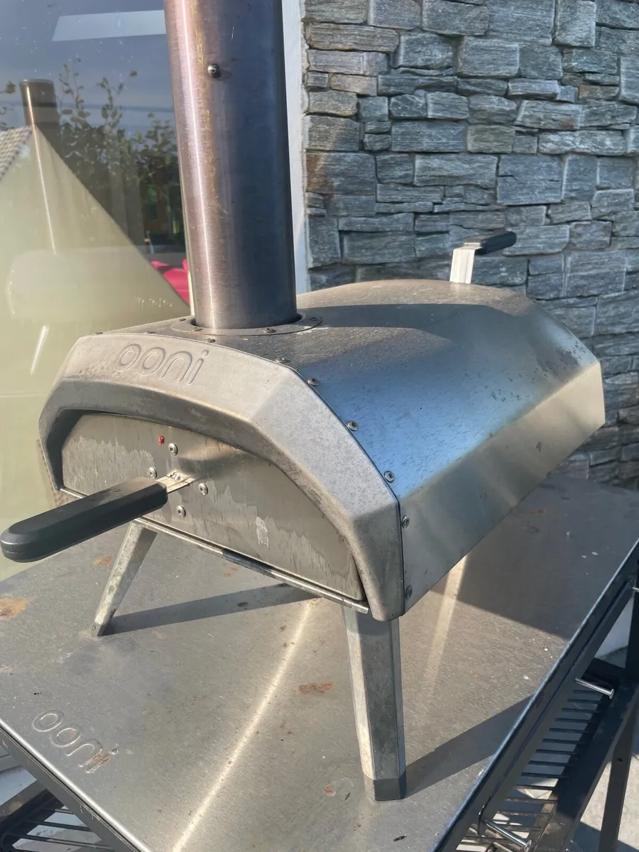 Onni wood pellet pizza oven with Ooni trolley - Image 2