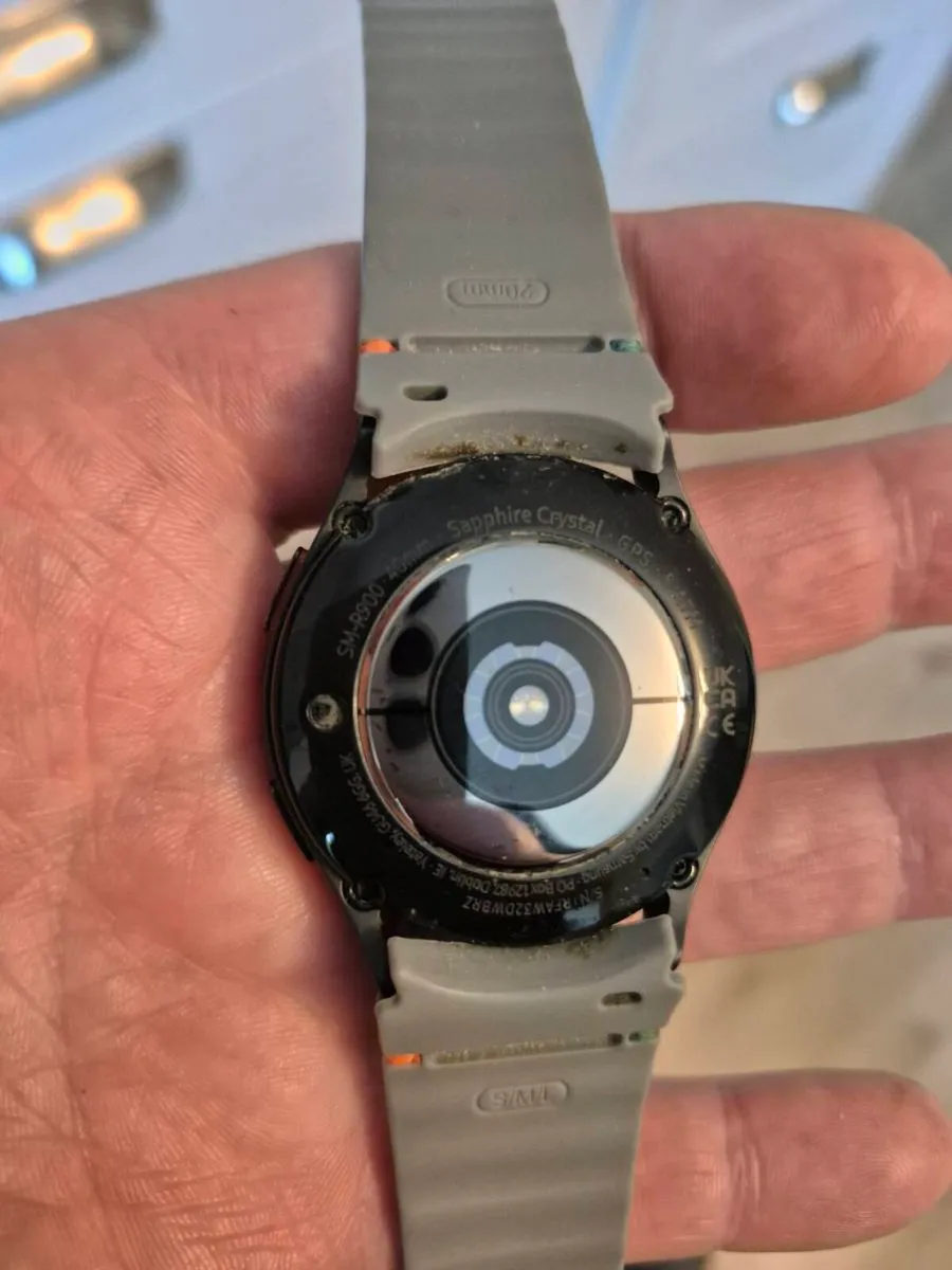 Samsung Galaxy Watch 5 with extra straps - Image 4