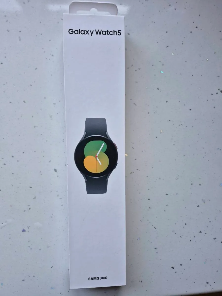 Samsung Galaxy Watch 5 with extra straps - Image 1