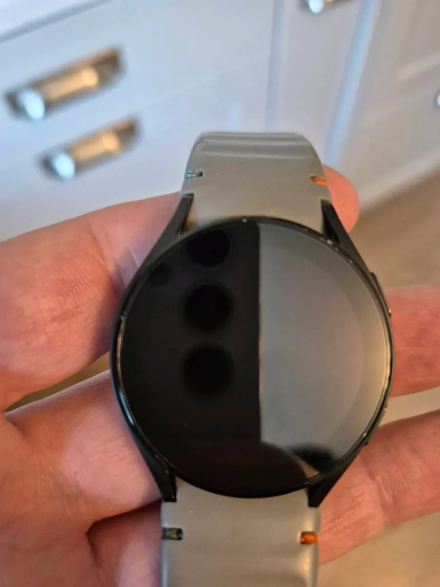 Samsung Galaxy Watch 5 with extra straps - Image 2