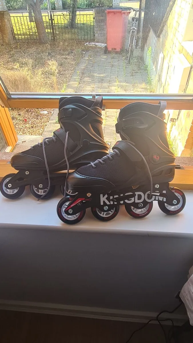 Roller skates inline. In size uk 9 - Image 1