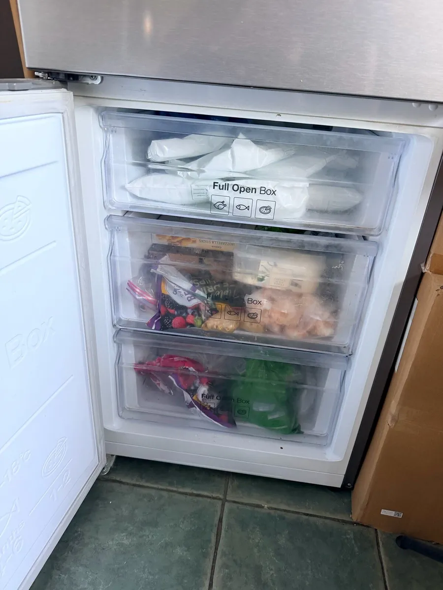 Samsung frost free fridge Freezer - Image 3