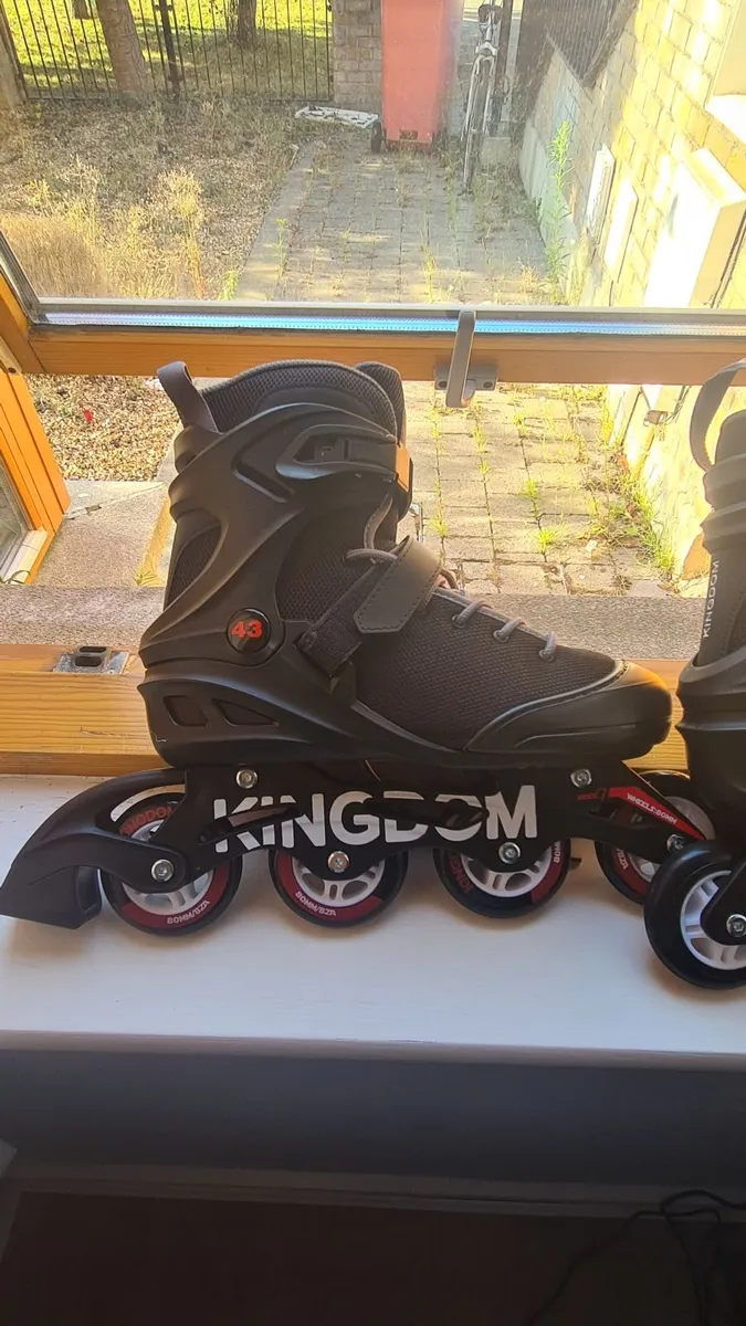 Roller skates inline. In size uk 9 - Image 2