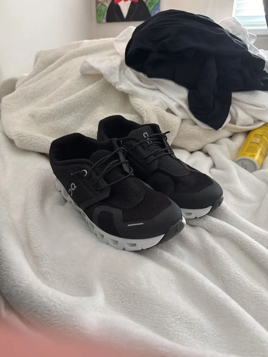 On Cloud trainers - Image 1