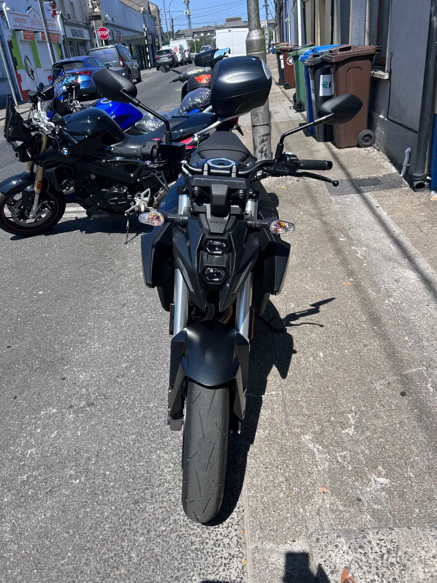 252 Suzuki GSX-8S - Image 2