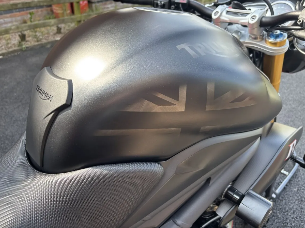2013 Triumph Speed Triple 1050 R Dark (10 of 30) - Image 2