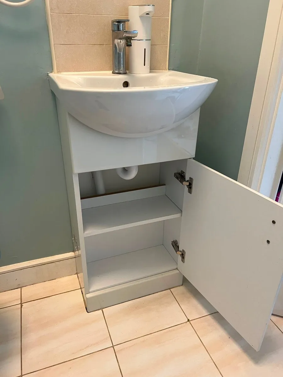Toilet &  Vanity unit - Image 3