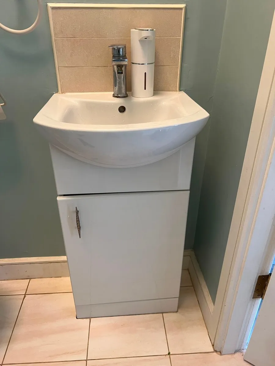 Toilet &  Vanity unit - Image 2