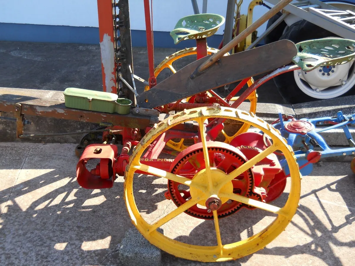 Collection of Vintage Machinery - Image 2