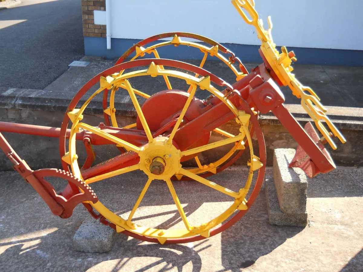 Collection of Vintage Machinery - Image 1