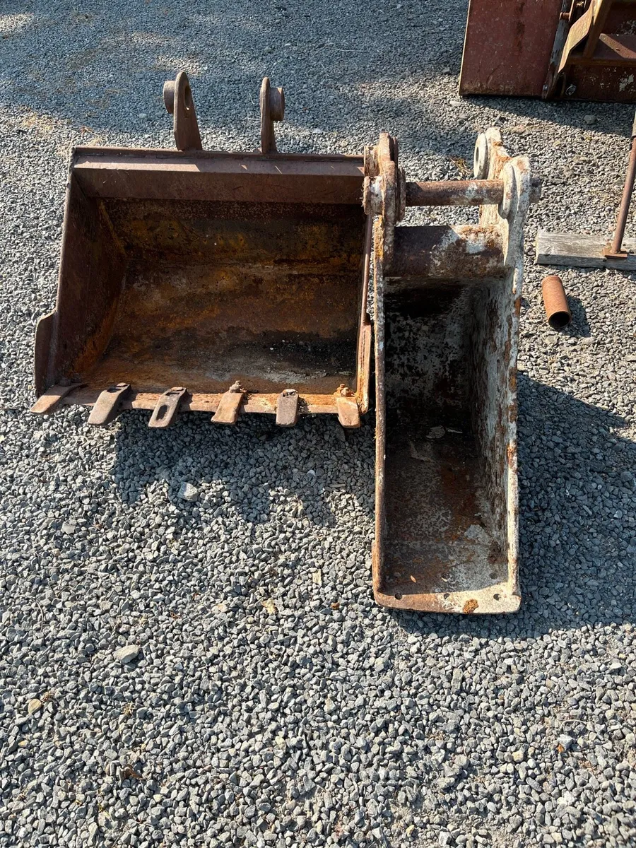 2 buckets to suit JCB 3CX - Image 1