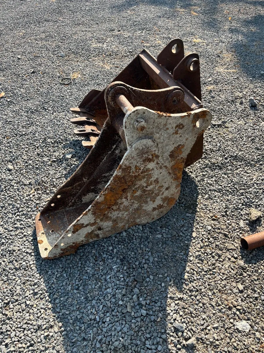 2 buckets to suit JCB 3CX - Image 2