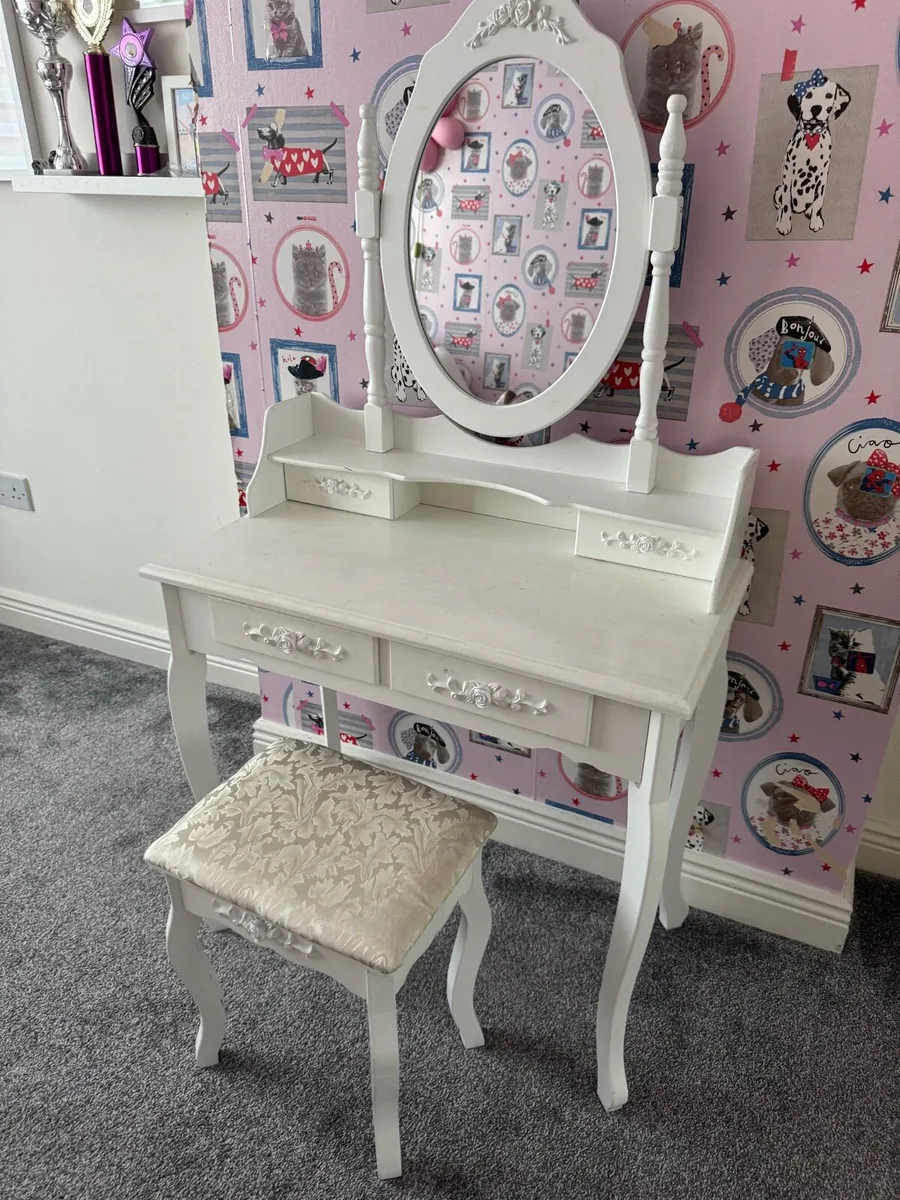 Vanity table - Image 2