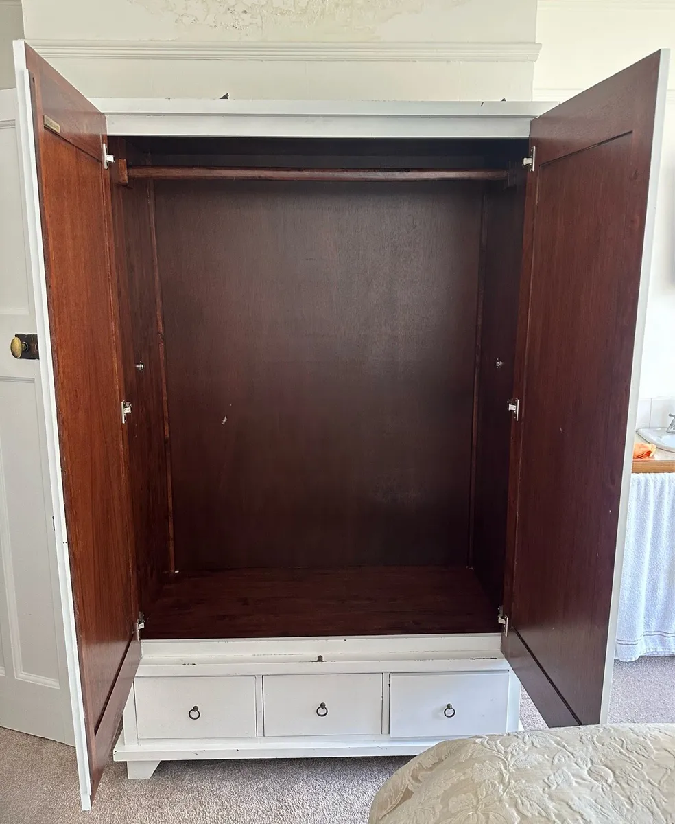 Wardrobe - Image 3