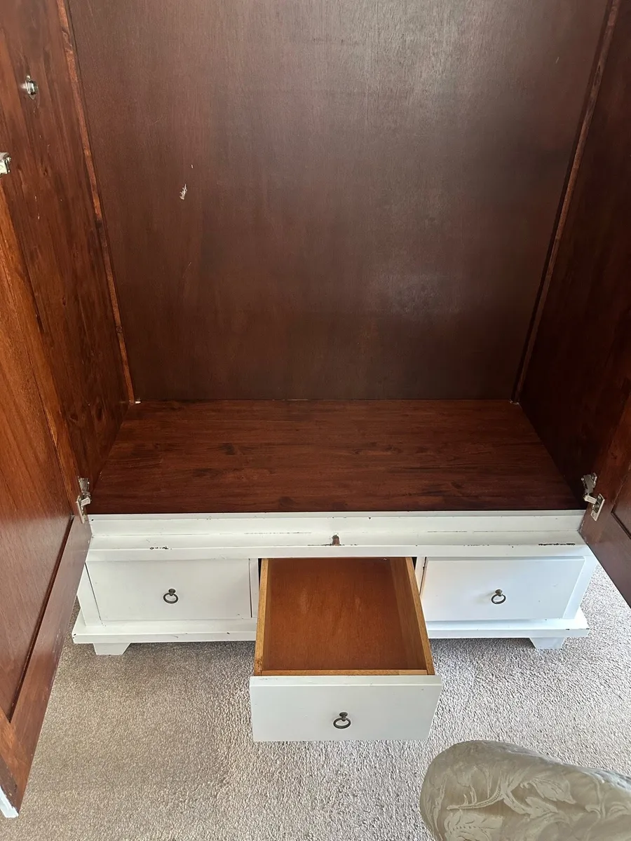 Wardrobe - Image 4