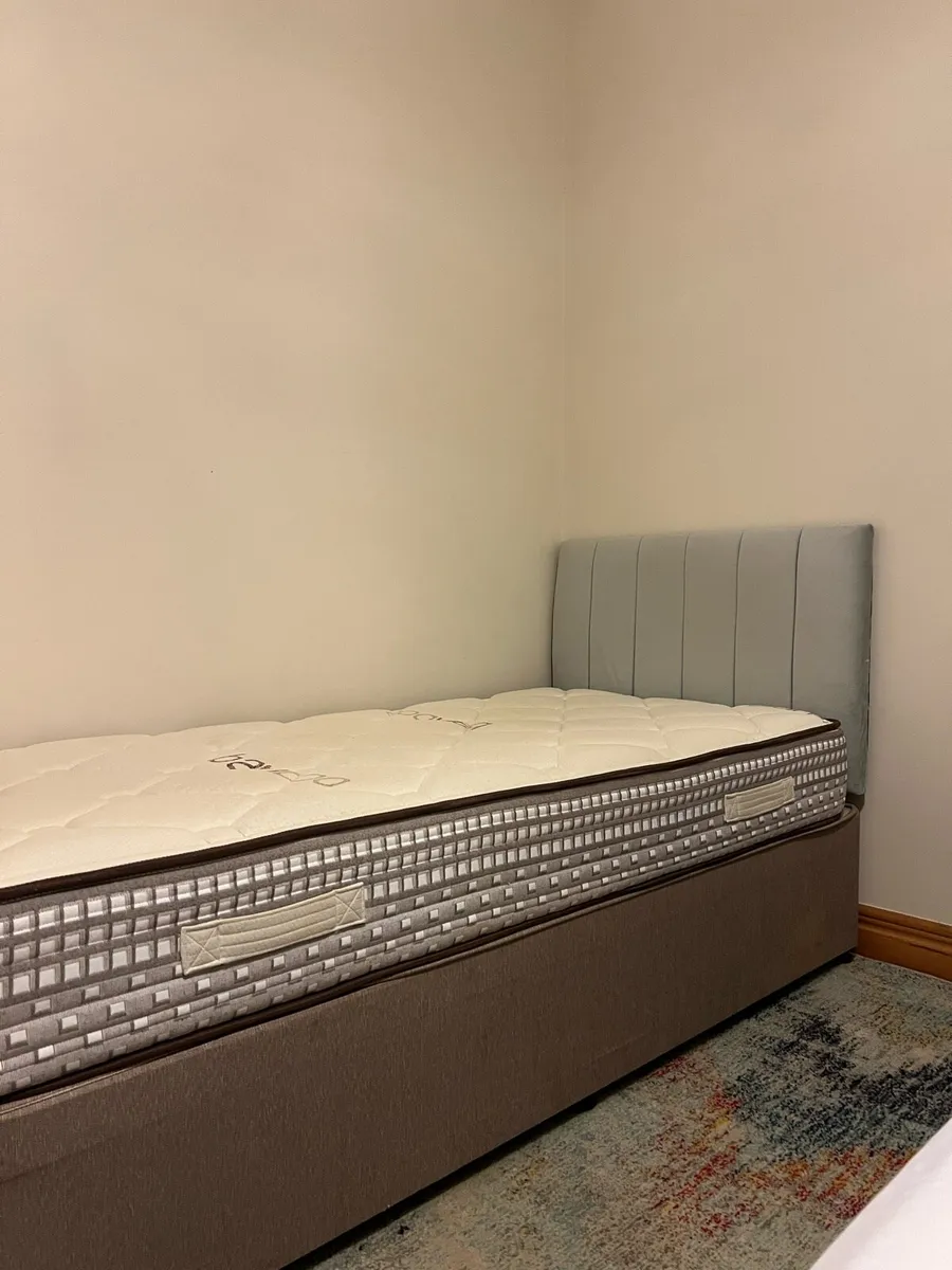 Single bed in excellent condition - Image 1
