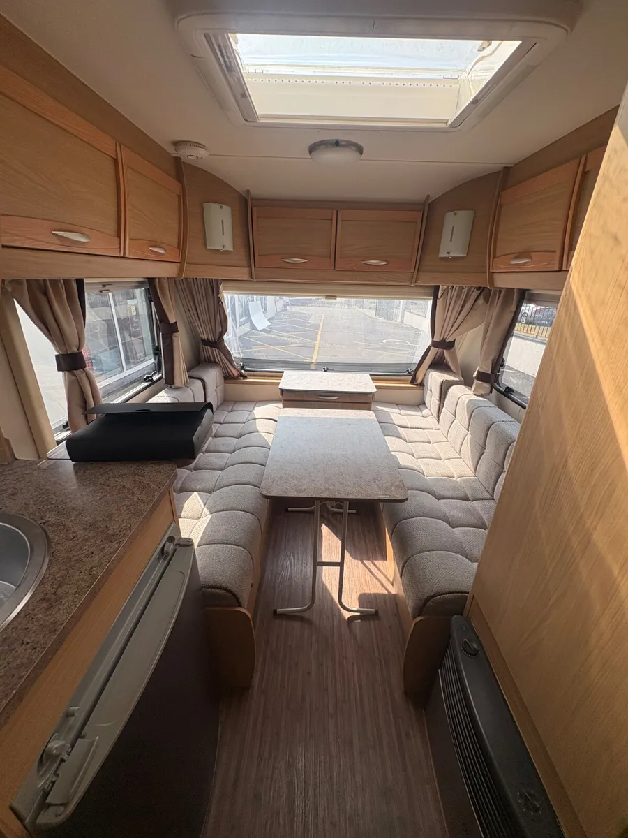 🏕️ Compass Venture 495 – 5 Berth Touring Caravan - Image 4