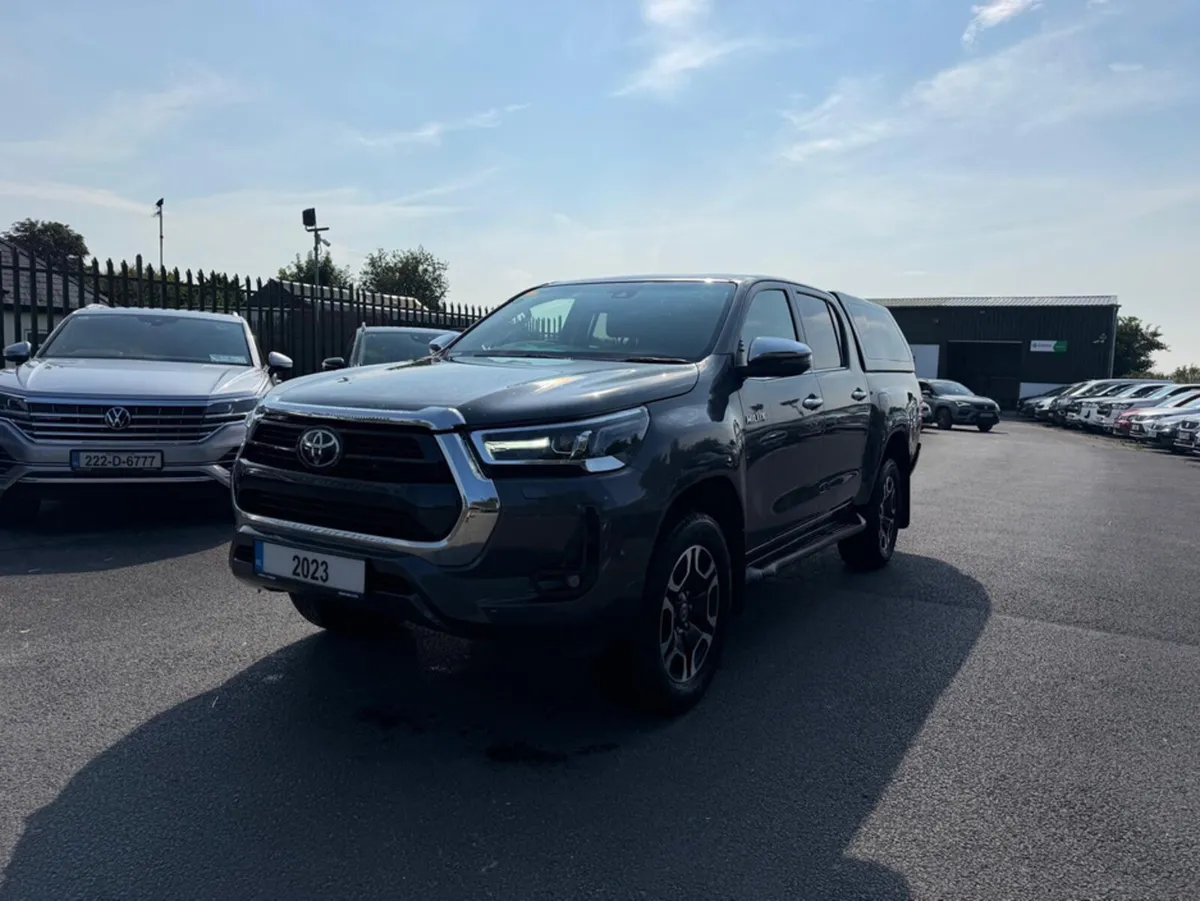 Toyota Hilux INVINCIBLE D-4D 4WD DCB - Image 3