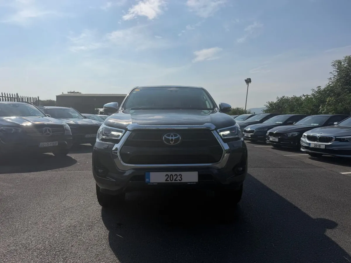 Toyota Hilux INVINCIBLE D-4D 4WD DCB - Image 2
