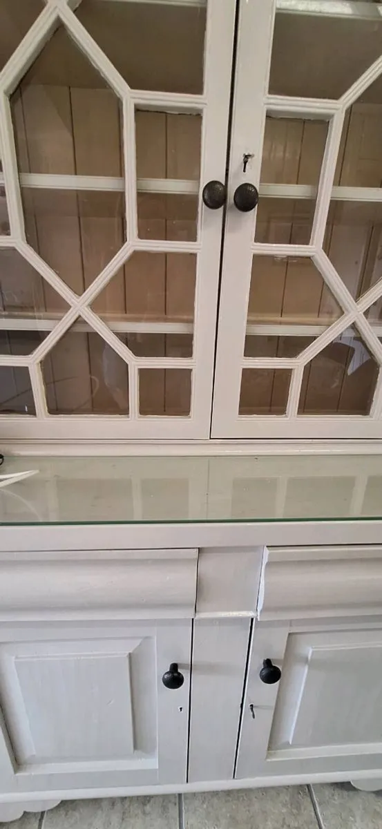 Dresser - Image 1