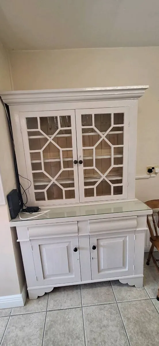 Dresser - Image 2