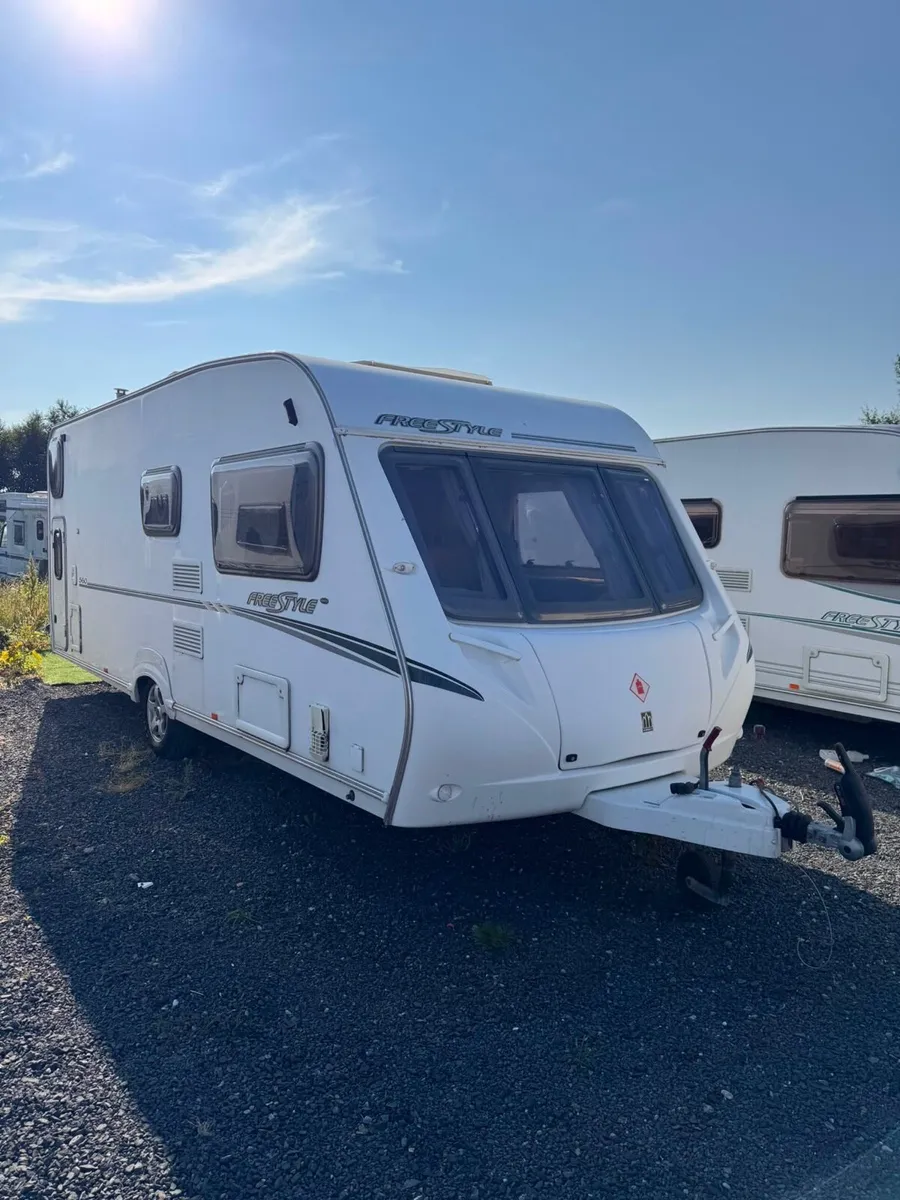 Abbey freestyle 6 berth fixed bunk caravan - Image 2