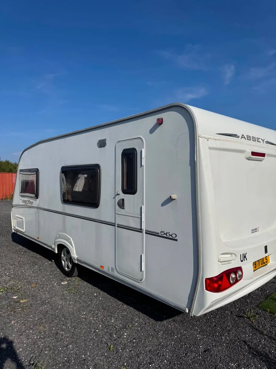 Abbey freestyle 6 berth fixed bunk caravan - Image 4