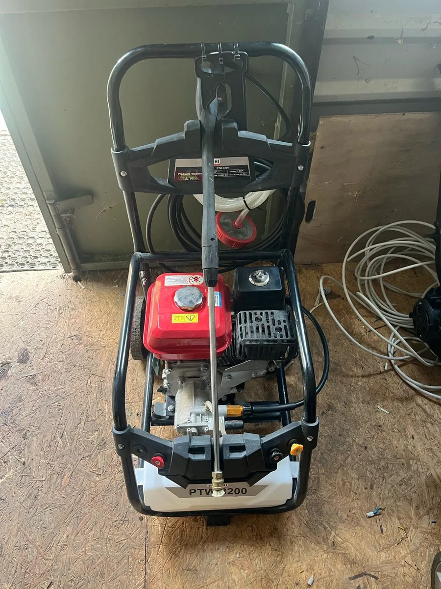 Petrol power washer - Image 1