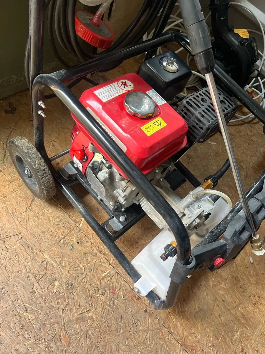 Petrol power washer - Image 4