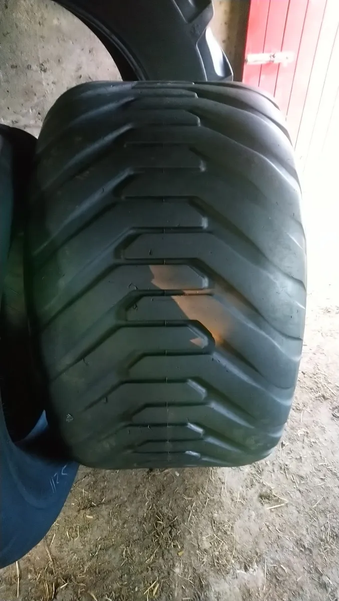 WIDE AGRI TYRES PAIR 550 60 22.5 - Image 3