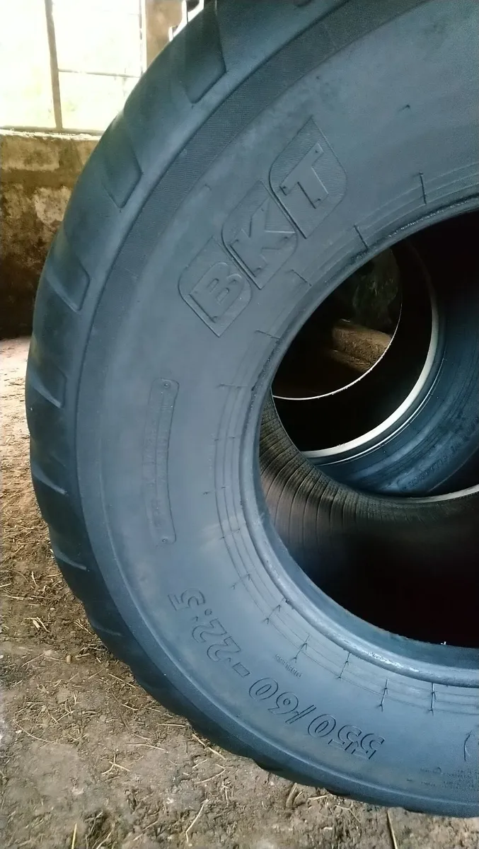 WIDE AGRI TYRES PAIR 550 60 22.5 - Image 4