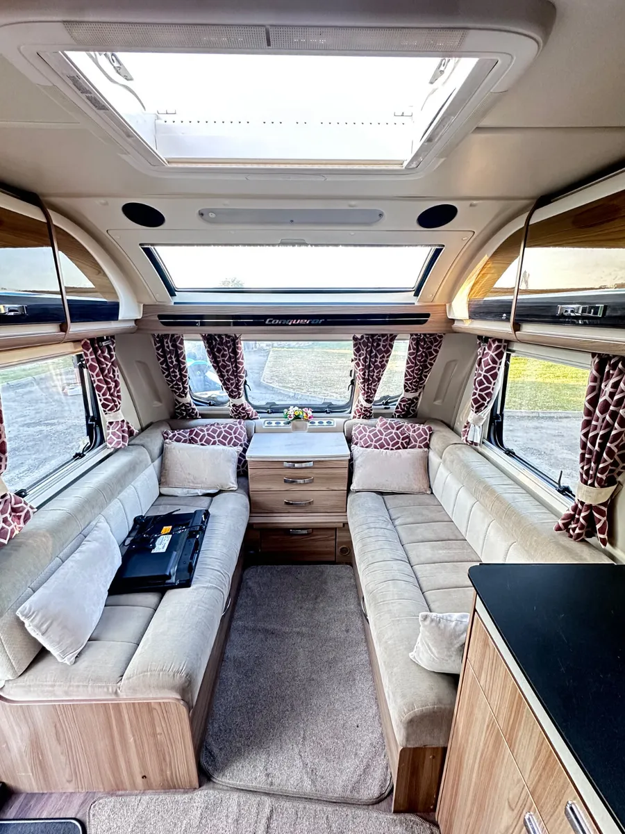 ✨STUNNING SWIFT CONQUEROR 560 4 BERTH ISLAND BED✨ - Image 4