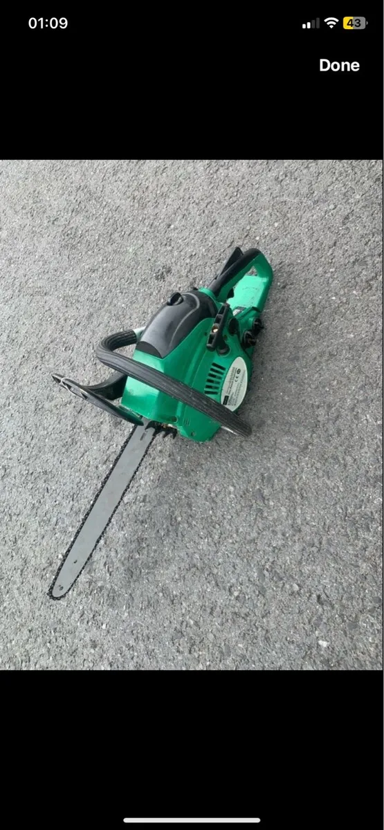 Chain saw - Image 1