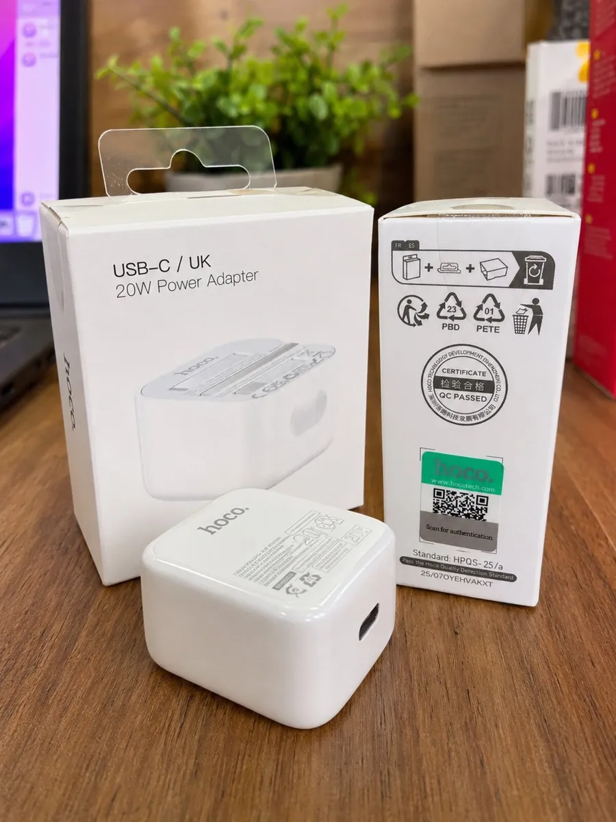 Hoco C155B 20W PD USB-C Fast Charger Folding plug - Image 1