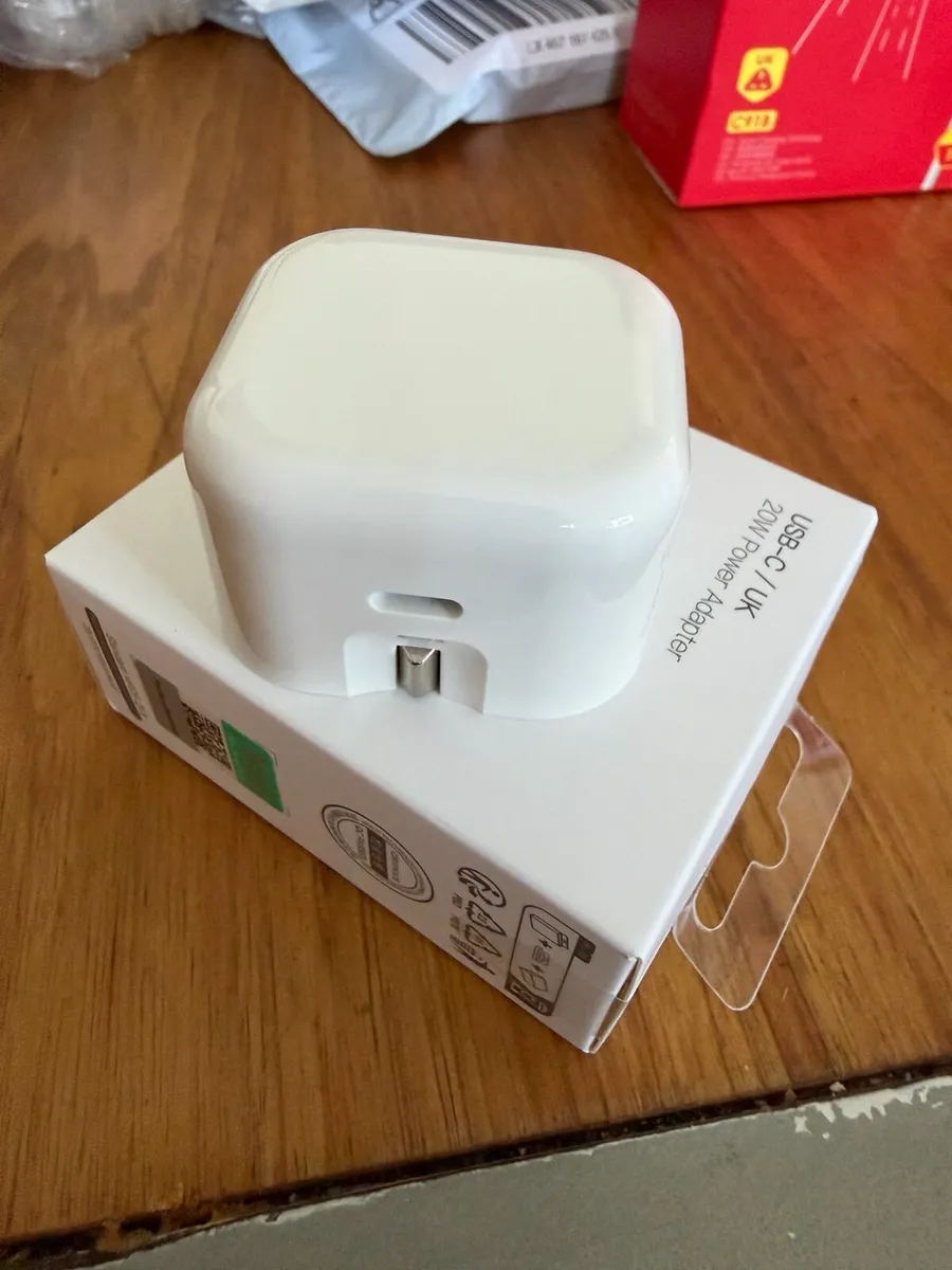 Hoco C155B 20W PD USB-C Fast Charger Folding plug - Image 2