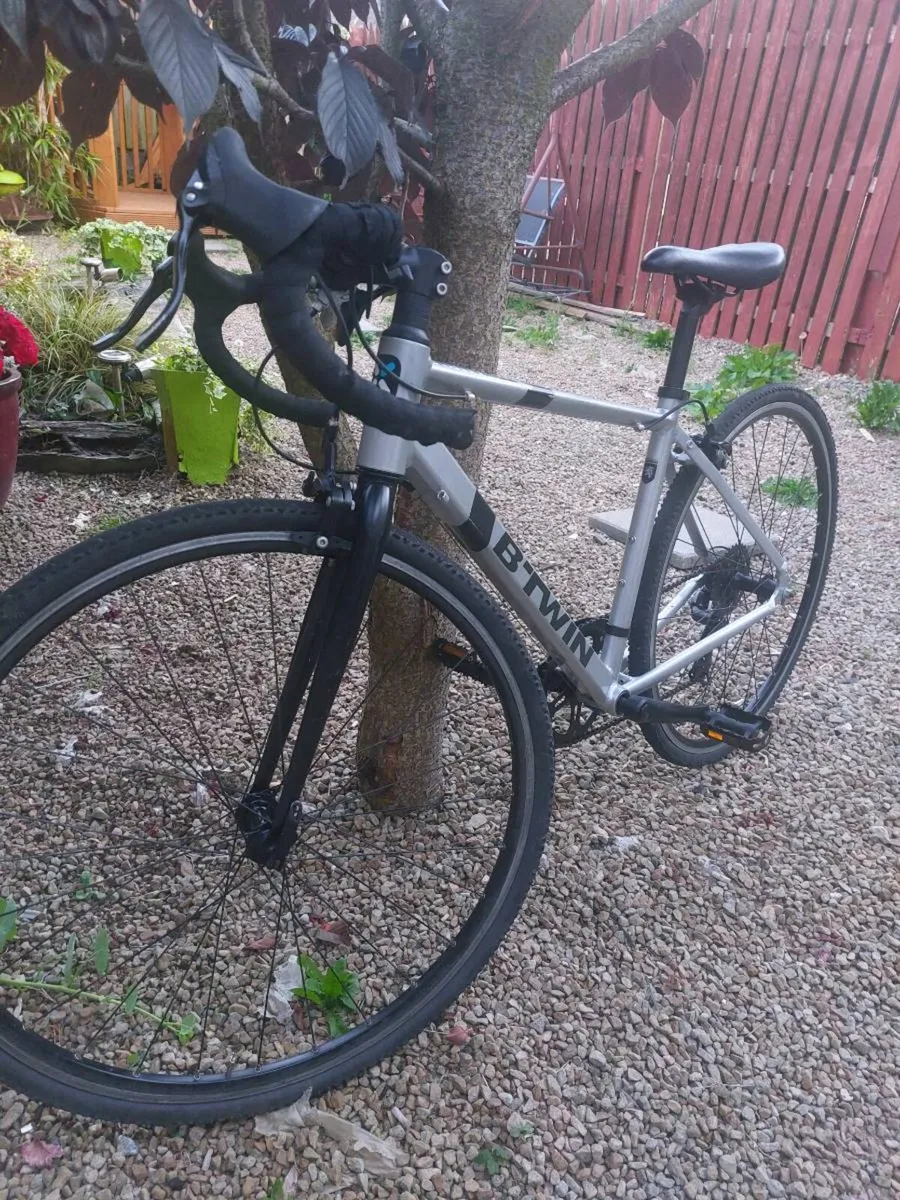 Boys road bike. - Image 2