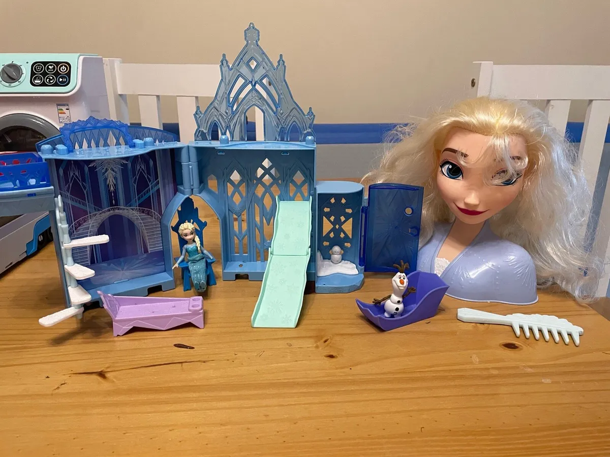 Frozen castle/ dolls head and comb - Image 1