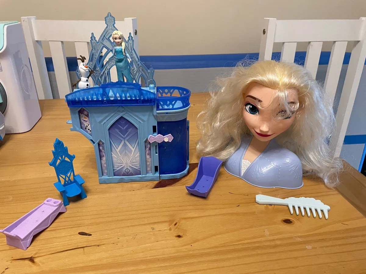Frozen castle/ dolls head and comb - Image 2