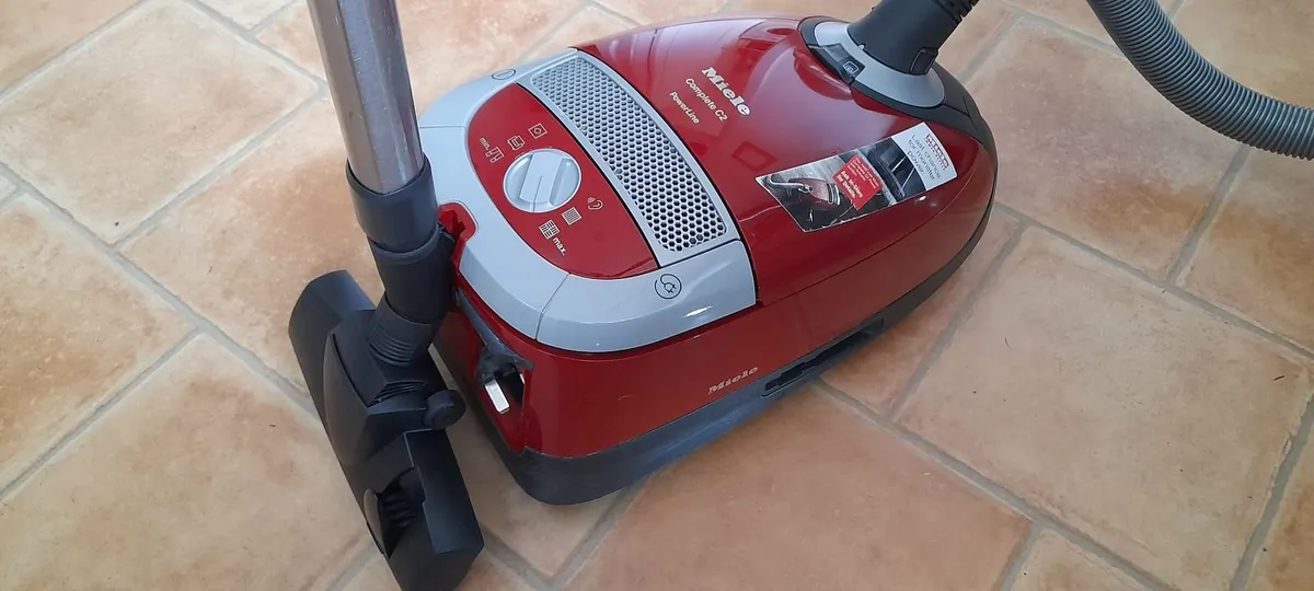 Miele vacuum cleaner - Image 1