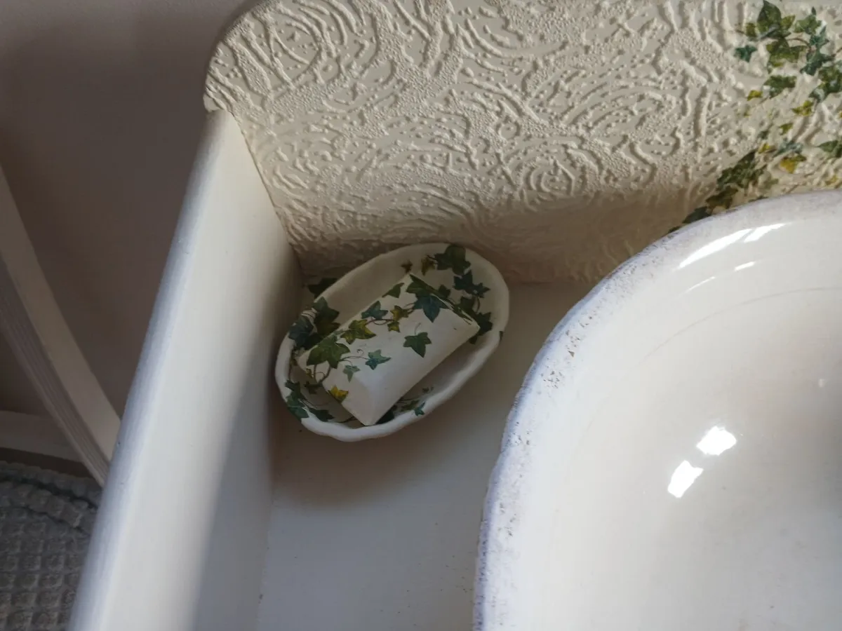 Antique upstyled wash stand - Image 4
