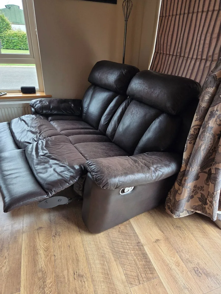 2 Sater Recliner Sofa - Image 2