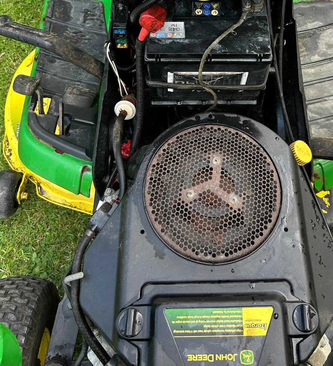 John deere lawnmower v-twin - Image 2
